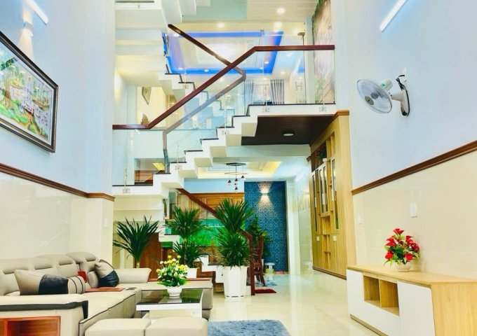 Bán nhà mặt tiền kinh doanh đường Trần Minh Quyền phường 10 quận 10, DT: 4x23m, 3 lầu, giá 23 tỷ