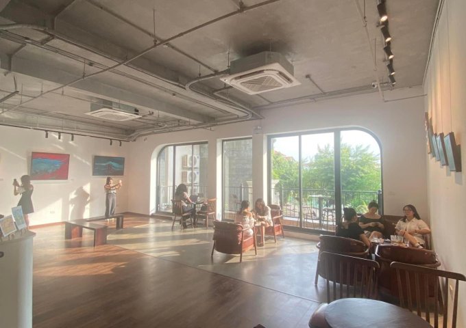 Sang nhượng Quán CF tranh view Hồ Tây có hoàng hôn.