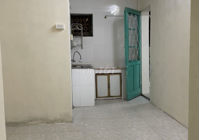 Chính chủ Cho thuê căn hộ chung cư khu vực đường Nguyễn Chí Thanh , hồ Ngọc Khánh.