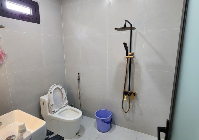 Cần bán nhà mặt tiền gần chợ, nhà 1 trệt 1 lửng 3 phòng ngủ 3 nhà WC nhà mới xây