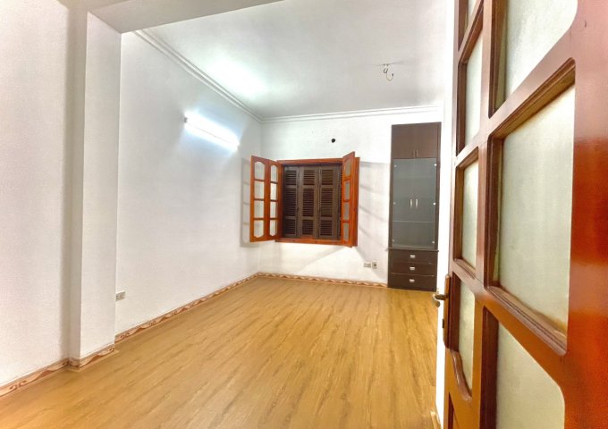 Chính chủ bán nhà 5 tầng số 12 ngõ 826 Trương Định, Hoàng Mai, Hà Nội.