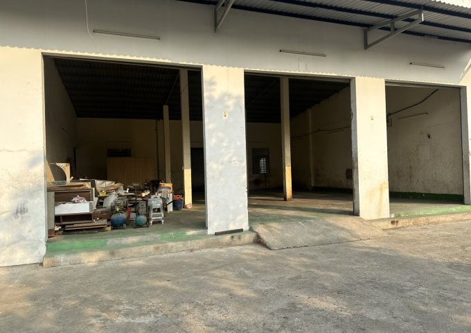 Nhà xưởng cho thuê dt 550m2 nhà trên 1000m2 đất, xã Hưng Long, huyện Bình Chánh