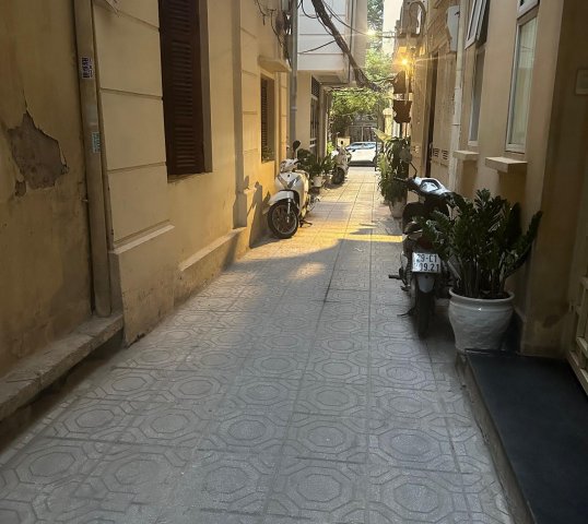 Bán Nhà Ngõ 7 Vọng Đức, 46m Tầng 1, 56m Tầng 2, 4 Tầng, Mặt Tiền Rộng, Thoáng Mát, 14.5 Tỷ.