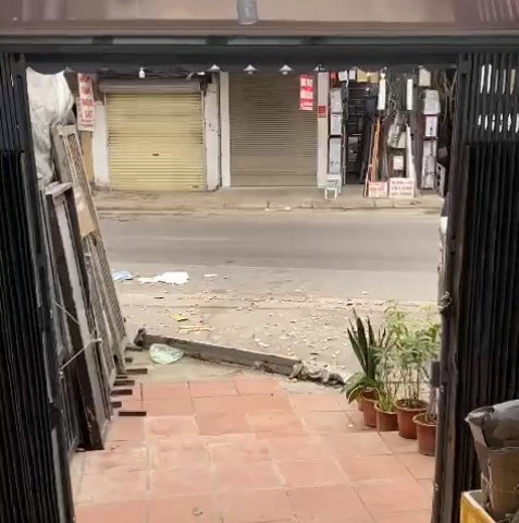 Cửa hàng cho thuê, mặt đường La Thành,Phường Ngọc Khánh, Ba Đình, Hà Nội.