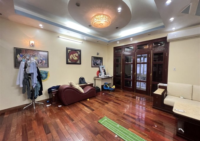 Bán Nhà Dốc Tam Đa Quận Tây Hồ. Sổ 60m Thực Tế 75m Mặt Tiền 7.8m Nhỉnh 18 Tỷ. Cam Kết Ảnh Thật Mô Tả Chính Xác. Chủ Thiện Chí Sẵn Sàng Gia Dịch. 1723