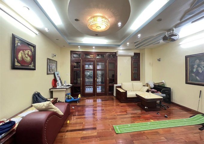 Bán Nhà Dốc Tam Đa Quận Tây Hồ. Sổ 60m Thực Tế 75m Mặt Tiền 7.8m Nhỉnh 18 Tỷ. Cam Kết Ảnh Thật Mô Tả Chính Xác. Chủ Thiện Chí Sẵn Sàng Gia Dịch. 1723