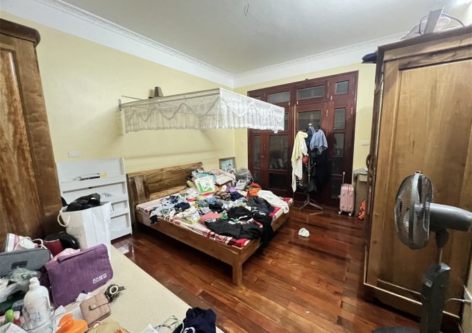 Bán Nhà Dốc Tam Đa Quận Tây Hồ. Sổ 60m Thực Tế 75m Mặt Tiền 7.8m Nhỉnh 18 Tỷ. Cam Kết Ảnh Thật Mô Tả Chính Xác. Chủ Thiện Chí Sẵn Sàng Gia Dịch. 1723