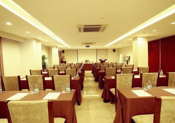 Bán tòa khách sạn 4 sao 13 tầng đẹp nhất phố Nguyễn Đình Hoàn quận Cầu Giấy.