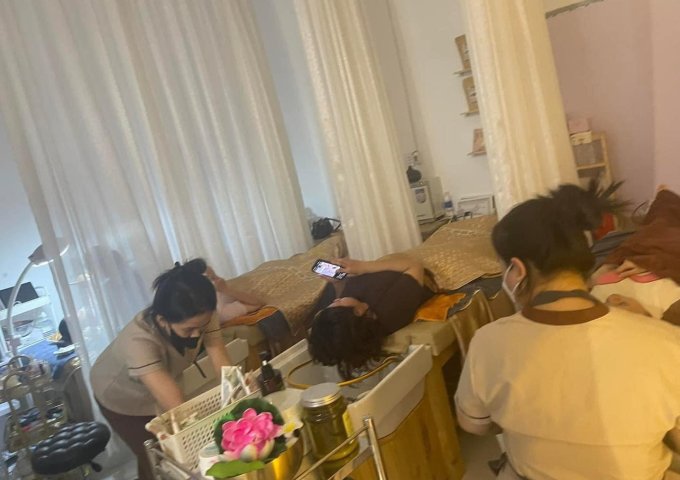 Cần sang lại tiệm nail gội đầu dưỡng sinh và chăm sóc da vị trí trung tâm Quận 7