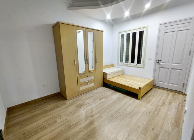 Cho thuê căn hộ 2PN, 2VS Chung cư 35 Láng Hạ, Ba Đình, Hà Nội. Vị trí đẹp, tiện nghi, an ninh