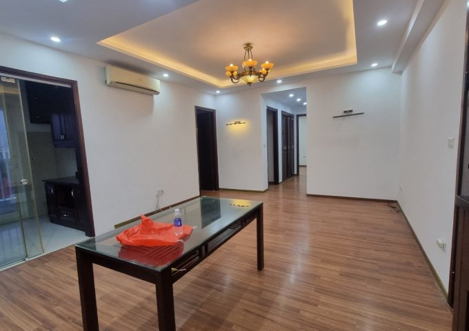 Bán căn hộ chung cư N08B Dịch Vọng chung cư của bộ công an căn góc 117,6m2 3PN view công viên