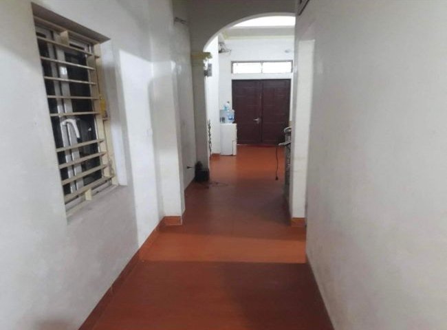 Chính chủ cần bán căn nhà mái bằng tại địa chỉ: Ngõ 28, Đường Bến, Xã Đông La, Huyện Hoài Đức