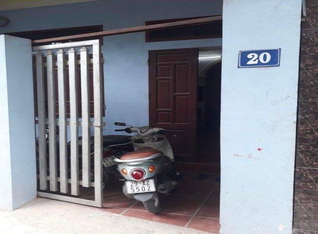 Chính chủ cần bán căn nhà mái bằng tại địa chỉ: Ngõ 28, Đường Bến, Xã Đông La, Huyện Hoài Đức