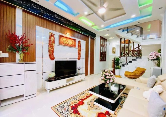 Bán nhà mặt tiền đường 3 Tháng 2, Phường 12, Quận 11. DT (3x10m) 3 lầu, giá chỉ 10.8 tỷ