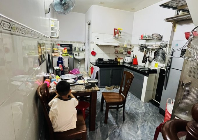 Bán nhà đường Chiến Lược, Bình Trị Đông A, Bình Tân.
Diện tích: 35.3 x 2 tầng x (3.21/2.92 x 10.40).
Giá: 3.9 tỷ thương lượng.