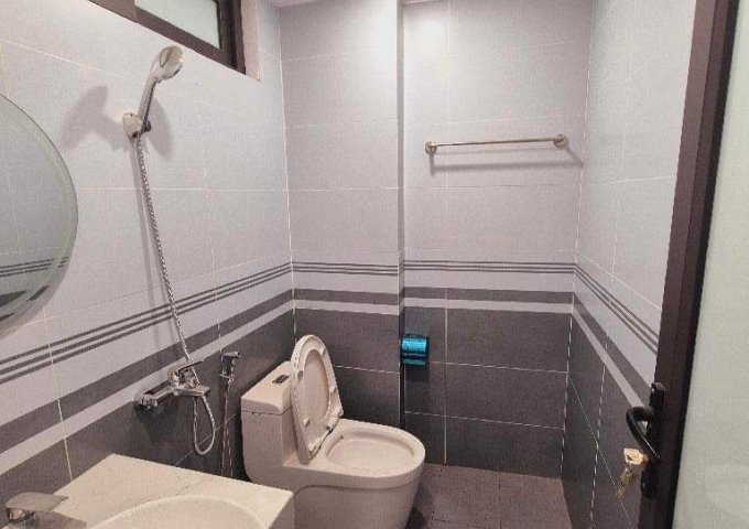 Cho thuê nhà mới chính chủ nguyên căn 45m2-4.5T, Nhà hàng, VP, KD, Lý Nam Đế-30Tr