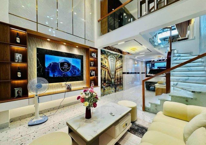 Bán nhà hẻm 167 Nguyễn Biểu, Phường 2, Quận 5. DT (4x15m) 2 lầu, giá chỉ 12 tỷ