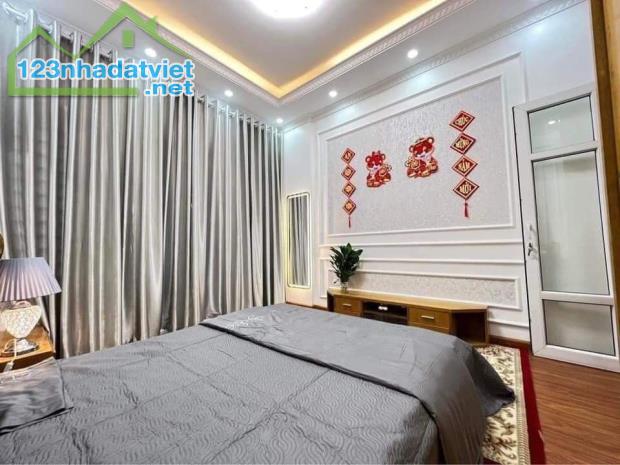 BÁN NHÀ HOÀNG VĂN THÁI, DÂN TRÍ CAO, GẦN Ô TÔ 42M2 4 TẦNG 6.2 TỶ	