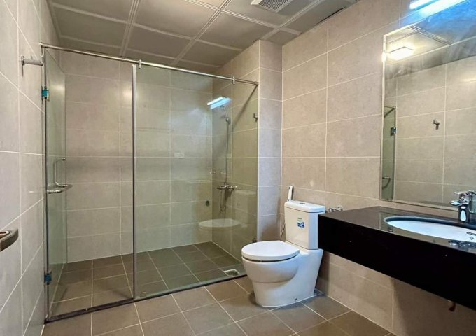 Chính chủ cho thuê căn hộ 3PN - A503 Udic Westlake. View cầu Nhật Tân và Lotte Mall Tây Hồ.