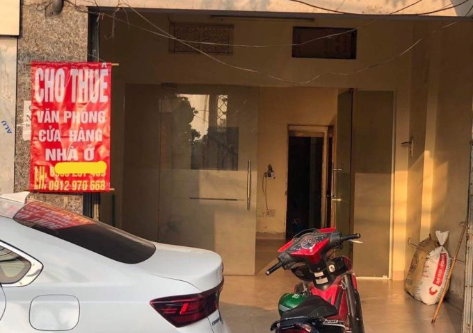 Cho thuê cả nhà 2 tầng mặt đường Phúc Diễn làm nhà ở, văn phòng, kinh doanh.