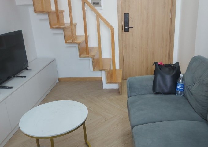 Chính chủ cần cho thuê căn hộ lầu 5 full nội thất tại 530A XVNT, P.25