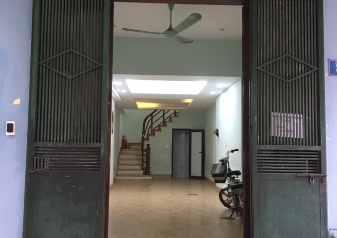 Cho thuê mặt bằng tầng 1 DT 40m2, Phố Mạc Thái Tổ, Yên Hòa, Cầu Giấy