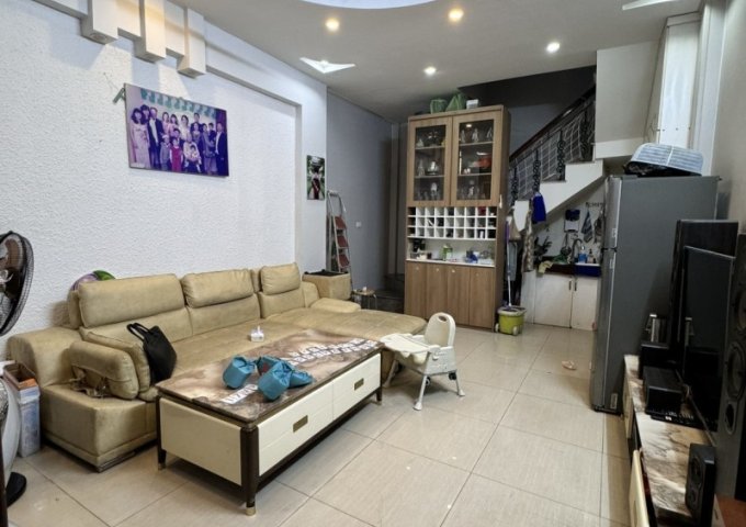 Bán nhà đẹp ở luôn Vũ Ngọc Phan 42m2 x 5T, mt 7m, 3 gác đỗ cửa, gần phố, 6.2 tỷ