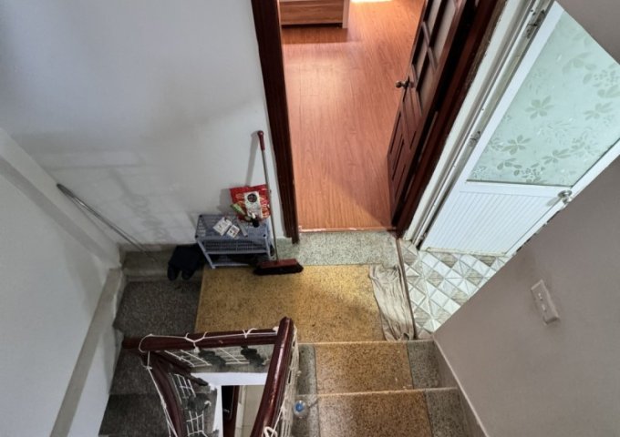 Bán nhà đẹp ở luôn Vũ Ngọc Phan 42m2 x 5T, mt 7m, 3 gác đỗ cửa, gần phố, 6.2 tỷ