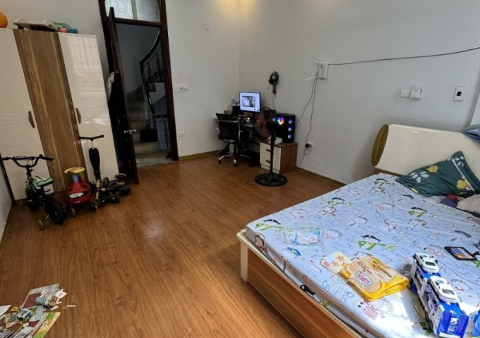 Bán nhà đẹp ở luôn Vũ Ngọc Phan 42m2 x 5T, mt 7m, 3 gác đỗ cửa, gần phố, 6.2 tỷ