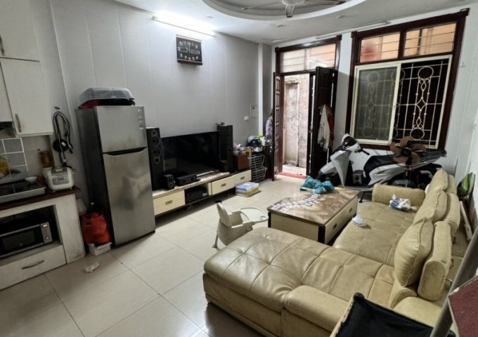 Bán nhà đẹp ở luôn Vũ Ngọc Phan 42m2 x 5T, mt 7m, 3 gác đỗ cửa, gần phố, 6.2 tỷ