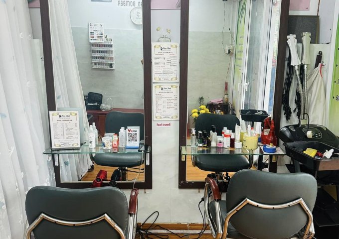 CẦN SANG GẤP MB ĐANG KINH DOANH TÓC - NAIL - SPA ngay mặt tiền ngô quyền phường 6 nhà nguyên căn