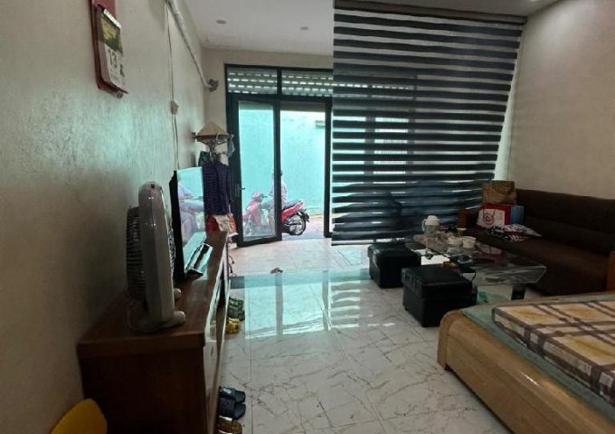 Bán nhà Phúc Lợi, Long Biên, ngõ thông, ô tô qua, dân xây 63m2 chỉ 6 tỷ hơn