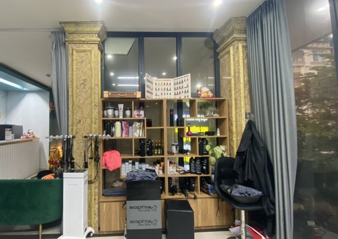 Em có 1 mặt bằng kinh doanh salon&spa cần sang nhượng do chủ mua nhà nên chuyển về nhà làm. Hoặc sang nhượng mặt bằng