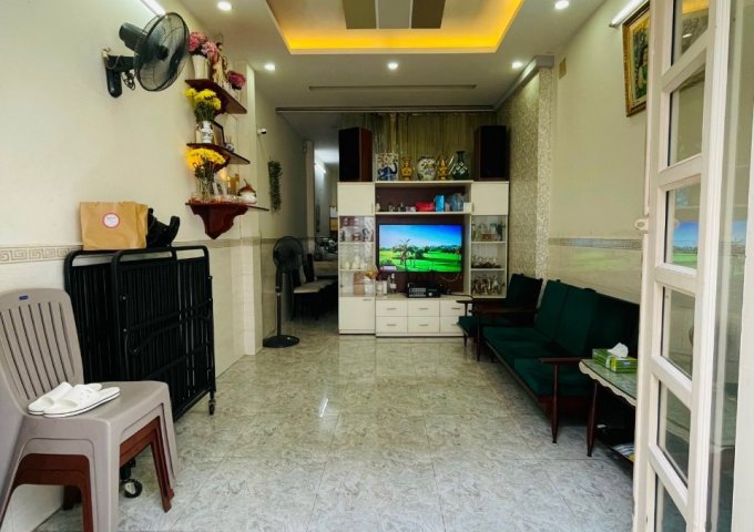 Nhà đẹp Ngang 3.5 x 13.2 m đúc 4 tấm Khánh Hội Q4 hơn 100 triệu m