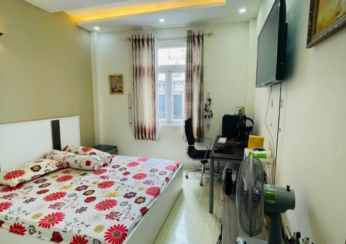 Nhà đẹp Ngang 3.5 x 13.2 m đúc 4 tấm Khánh Hội Q4 hơn 100 triệu m