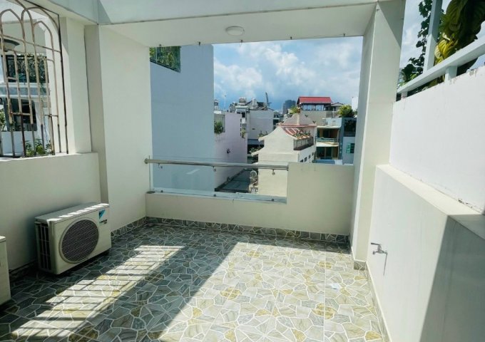 Nhà đẹp Ngang 3.5 x 13.2 m đúc 4 tấm Khánh Hội Q4 hơn 100 triệu m