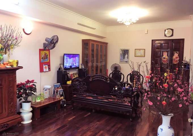 Chính chủ cần bán căn hộ chung cư 2PN 103m2 tại tòa B Làng Quốc Tế Thăng Long liên hệ 0904175727