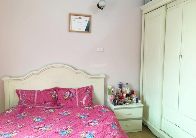 Chính chủ cần bán căn hộ chung cư 2PN 103m2 tại tòa B Làng Quốc Tế Thăng Long liên hệ 0904175727