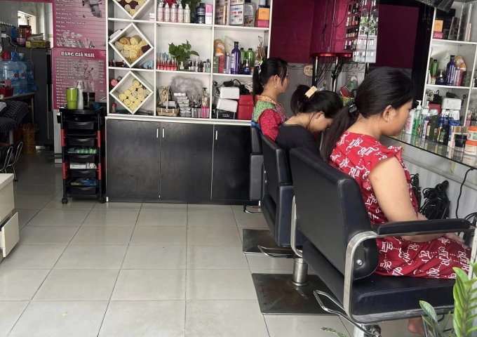 Cần sang tiệm tóc nail mi dọn vào là lm ngay tiệm hoạt động đc 4 năm