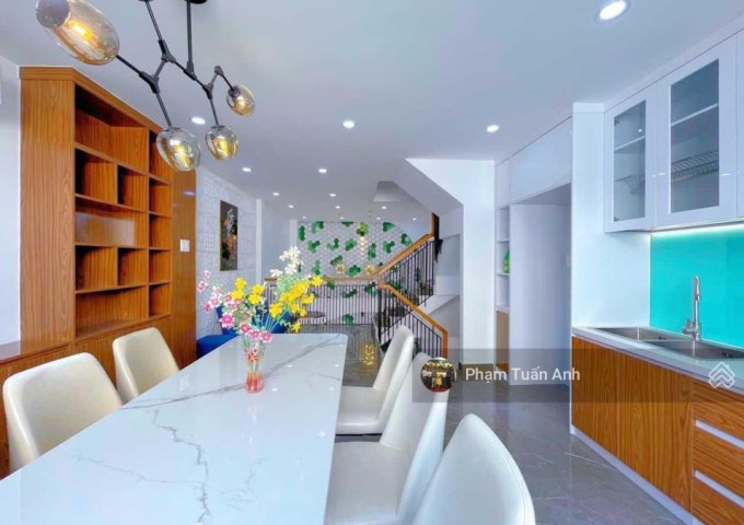 HOT và hiếm! Nhà có khuân đất cực đẹp 8x18m, ngay cổng nhà ga T3 giảm sâu 4 tỷ chỉ còn 22 tỷ