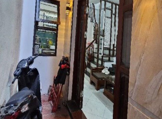 Cần bán nhà tại địa chỉ phố Đàm Quang Trung, phường Long Biên, quận Long Biên