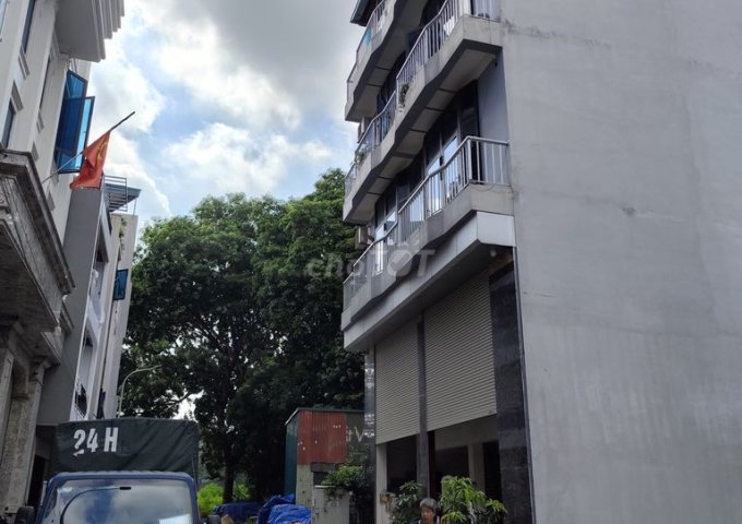 Cho thuê mặt bằng kinh doanh( có thể kèm kho) 500m2( 100m2 x 5 tầng) khu 6.9ha