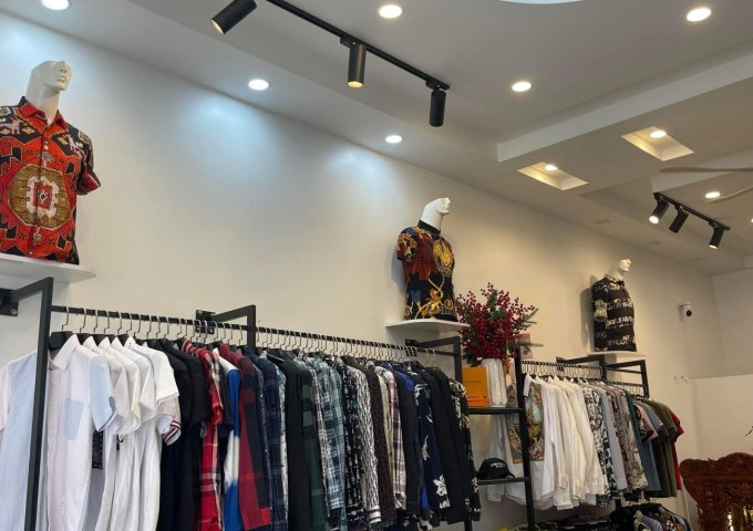 Chuyển hướng kinh doanh nên cần thanh lý toàn bộ cửa hàng hoặc sang nhượng cả cửa hàng shop quần áo nam quảng châu