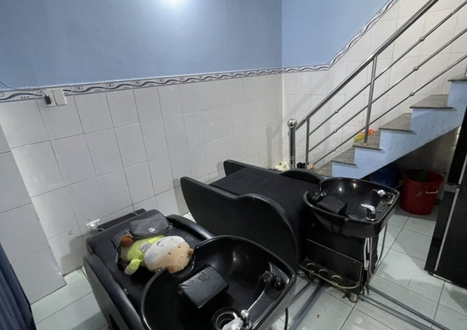 Sang nhượng salon tóc mặt tiền đẹp tại Bình Dương