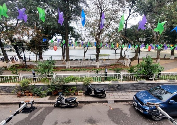 Bán căn hộ tầng 2 nhà B1 Khu tập thể Nam Đồng, mặt đường Trần Hữu Tước, trung tâm quận Đống Đa.