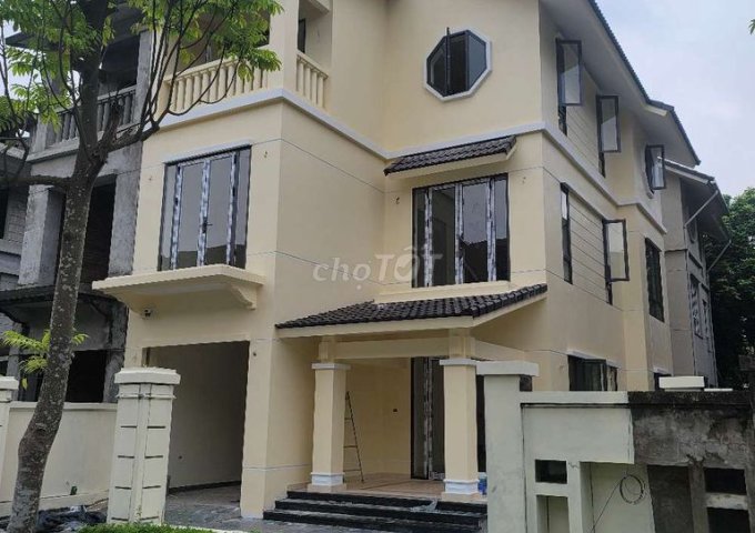 Cho thuê biệt thự mới 3,5 tầng tại KĐT Sunny Garden City, Quốc Oai, Hà Nội
