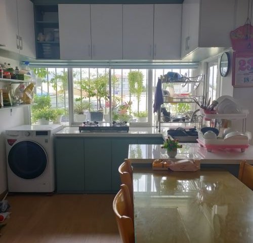 CHÍNH CHỦ CẦN BÁN NHÀ Địa chỉ: Nhà tập thể tầng 3 hẻm 888, đường 30/4, p 11, TP Vũng Tàu