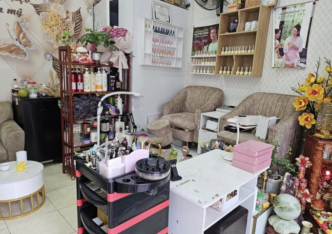 Sang nhượng tiệm Spa Mi Nail mặt tiền đẹp tại Long Biên