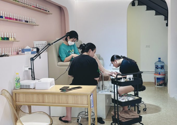 Sang nhượng tiệm Nail, mi, gội đầu mặt tiền đẹp tại Bắc Từ Liêm