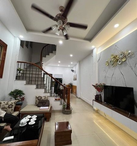 Bán Nhà Ngõ 73 Phố Hoàng Ngân 38m2 x 5 tầng , tổng 6 phòng ngủ đầy đủ công năng , full nội thất , Chủ mới về sẵn ở , giá 6,5 tỷ